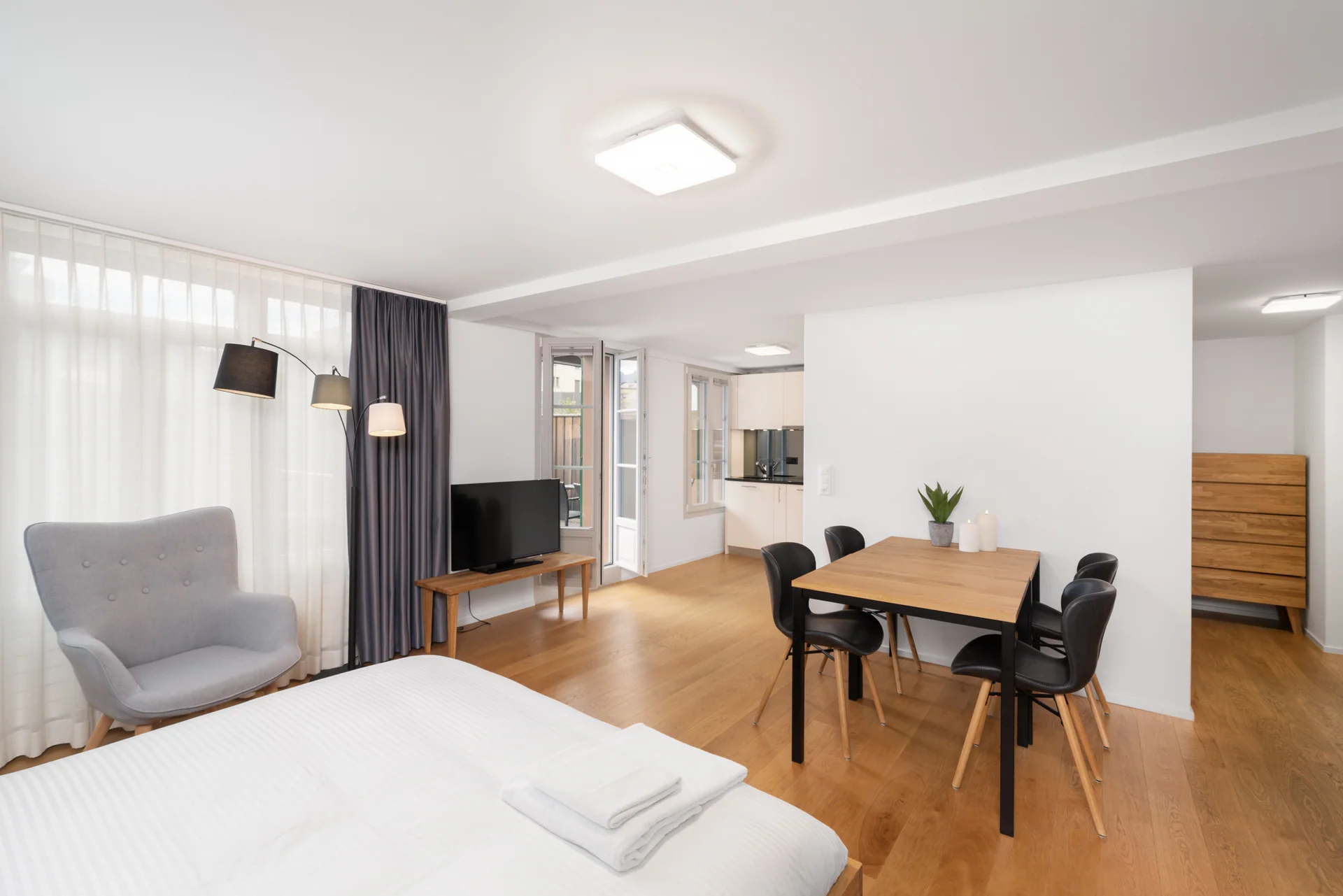 Helles Apartment mit Wohn-, Schlaf- und Essbereich in Interlaken